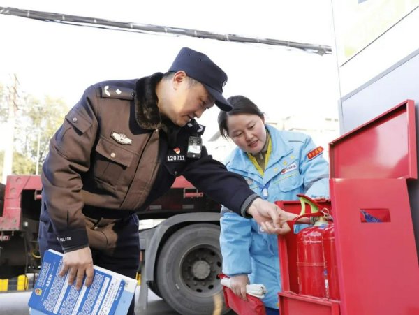 天天盈 高新“枫警”线 | 从“铁血硬汉”到“社区尖兵”，这位老警始终如一